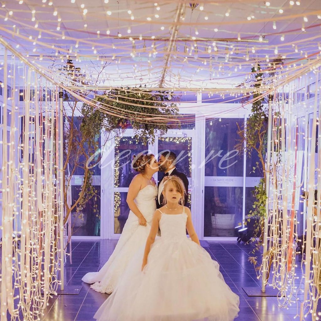 Photo d'un mariage à La Réunion – Rideaux lumineux